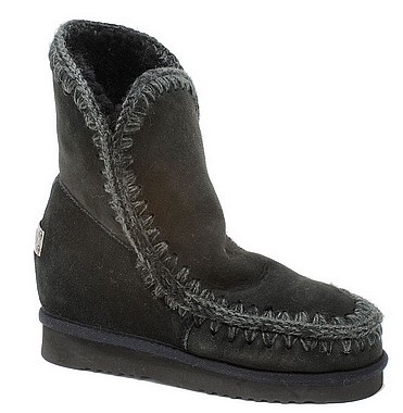 short black snow boots