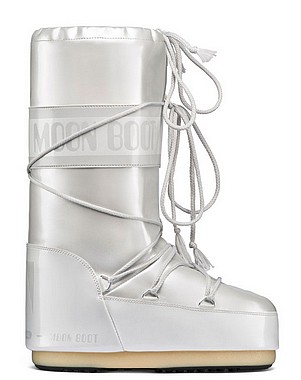 white moon boots